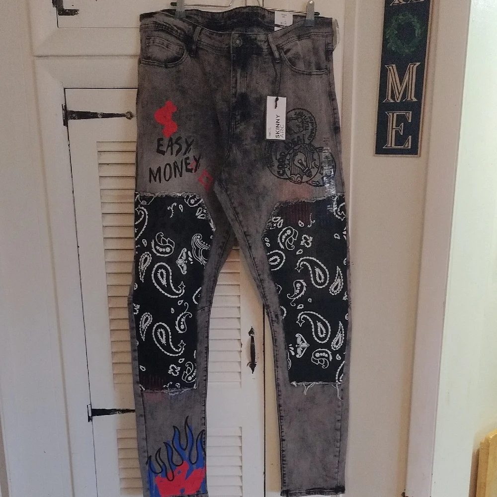 Stylish Gray Graphic Men's Jeans - Picture 1 of 3